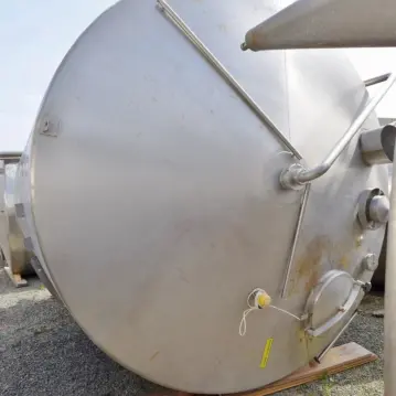 Serbatoio&#x20;isolato&#x20;da&#x20;15000&#x20;litri&#x20;in&#x20;acciaio&#x20;inox&#x20;304&#x20;con&#x20;agitatore&#x20;a&#x20;elica&#x20;laterale