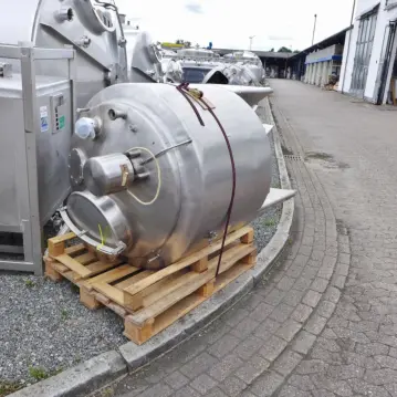 550&#x20;Liter&#x20;dreiwandiger&#x20;R&#xFC;hrwerksbeh&#xE4;lter&#x20;aus&#x20;V2A&#x20;mit&#x20;Propellerr&#xFC;hrwerk