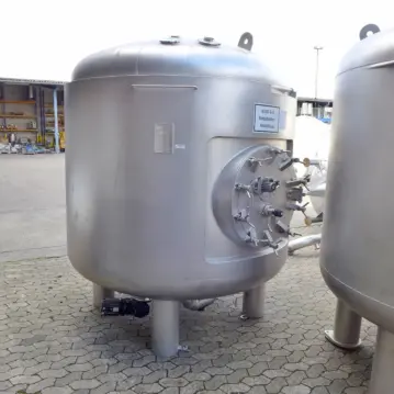 6000&#x20;Liter&#x20;heiz-&#x2F;k&#xFC;hlbarer&#x20;Druckbeh&#xE4;lter&#x20;aus&#x20;V4A&#x20;mit&#x20;Magnetr&#xFC;hrwerk