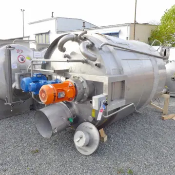 5000&#x20;Liter&#x20;isolierter&#x20;R&#xFC;hrwerksbeh&#xE4;lter&#x20;aus&#x20;V4A&#x20;mit&#x20;3&#x20;R&#xFC;hrwerken