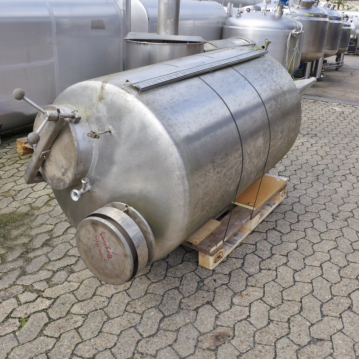 1200&#x20;tank,&#x20;Aisi&#x20;304&#x20;with&#x20;propeller&#x20;agitator