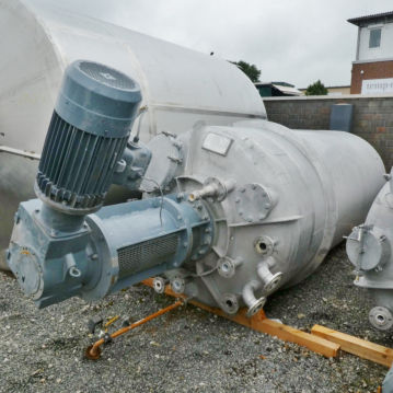 8000&#x20;Liter&#x20;Beh&#xE4;lter&#x20;aus&#x20;V2A