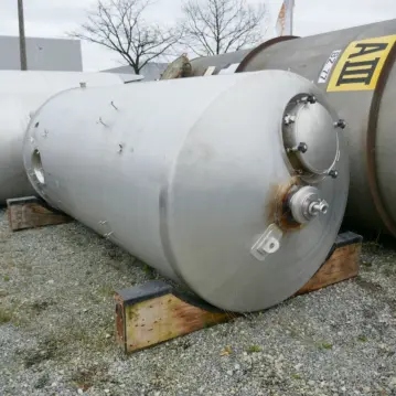 8000 Liter isolierter Behälter aus V2A mit seitlichem Propellerrührwerk