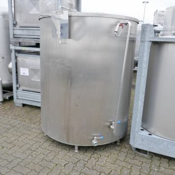 2400 liter heatable/coolable stainless steel 304 vessel (with hinged, loose lid)