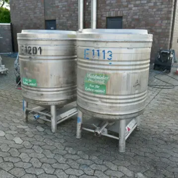 Serbatoio&#x20;da&#x20;800&#x20;litri&#x20;in&#x20;acciaio&#x20;inox&#x20;304