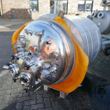 1350&#x20;Liter&#x20;heiz-&#x2F;k&#xFC;hlbarer&#x20;Druckbeh&#xE4;lter&#x20;aus&#x20;V4A&#x20;mit&#x20;Magnetr&#xFC;hrwerk
