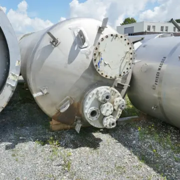 19000&#x20;Liter&#x20;Lagertank&#x20;aus&#x20;V4A&#x20;mit&#x20;seitlichem&#x20;R&#xFC;hrwerksflansch