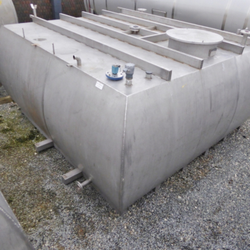15600&#x20;Liter&#x20;Beh&#xE4;lter&#x20;aus&#x20;V4A