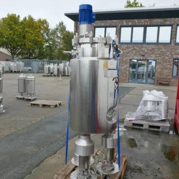 Serbatoio&#x20;a&#x20;pressione&#x20;riscaldabile&#x2F;raffreddabile&#x20;da&#x20;198&#x20;litri&#x20;in&#x20;acciaio&#x20;inox&#x20;316&#x20;con&#x20;agitatore&#x20;a&#x20;elica