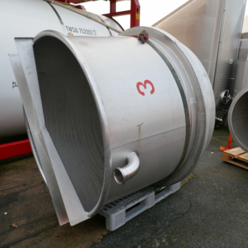 Open&#x20;conustank&#x20;van&#x20;RVS&#x20;316&#x20;met&#x20;een&#x20;inhoud&#x20;van&#x20;2200&#x20;liter