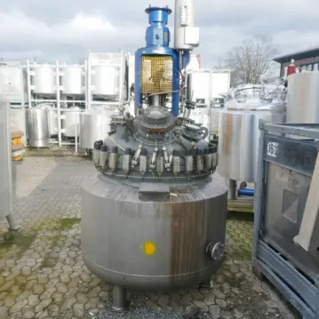 Reactor calefactable/refrigerable esmaltado de 860 litros con agitador de anclaje