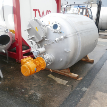 2000&#x20;Liter&#x20;heiz-&#x2F;k&#xFC;hlbarer&#x20;Druckbeh&#xE4;lter&#x20;aus&#x20;V4A&#x20;mit&#x20;Schr&#xE4;gblattr&#xFC;hrwerk