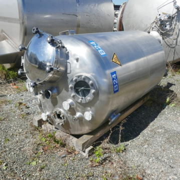 2400&#x20;liter&#x20;druktank&#x20;van&#x20;RVS&#x20;316&#x20;met&#x20;propellerroerwerk