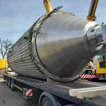 37800&#x20;Liter&#x20;heiz-&#x2F;k&#xFC;hlbarer&#x20;Druckbeh&#xE4;lter&#x20;&#x2F;&#x20;Zylindrokonischer&#x20;G&#xE4;rtank&#x20;&#x28;ZKG&#x29;&#x20;aus&#x20;V2A