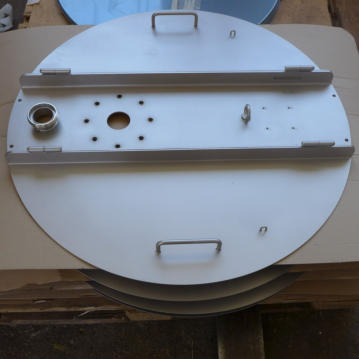 Hinged lid with splash lip for SDE 300 & 550 liters (eccentric bore)