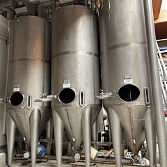 6500 Liter spitzkonische Rührwerksbehälter aus V2A mit 2 Propellerrührwerken