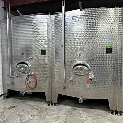 13500 Liter heiz-/kühlbarer Behälter aus V2A