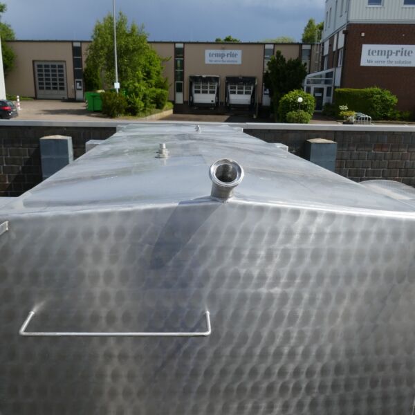 10460 Liter heiz-/kühlbarer kubischer Lagertank aus V2A mit 2 inneren Kühlplatten