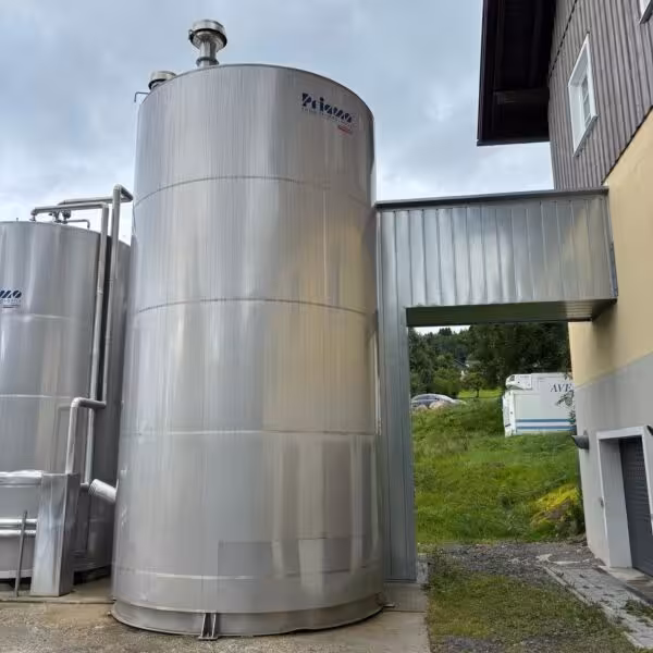 50000 Liter isolierter Molkerei Lagertank aus V2A  mit Propellerrührwerk