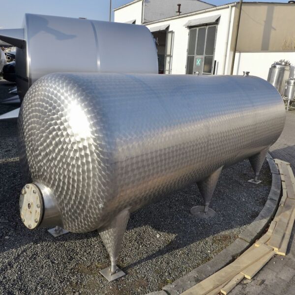 3000 liter insulated tank, Aisi 304 with agitator flange