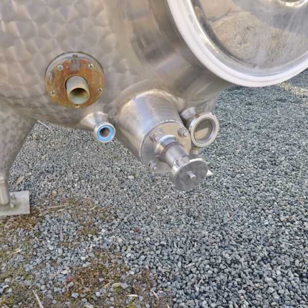 3000 liter insulated tank, Aisi 304 with agitator flange