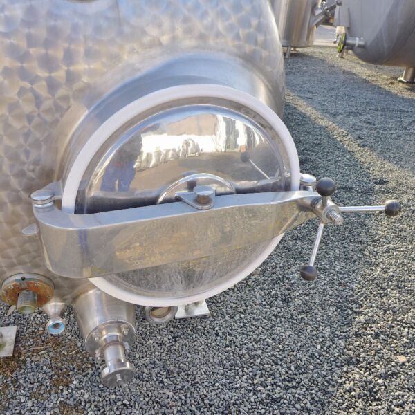 3000 liter insulated tank, Aisi 304 with agitator flange