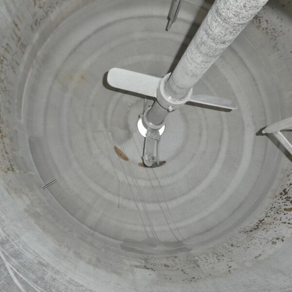 Serbatoio riscaldabile/raffreddabile da 1750 litri in acciaio inox 316