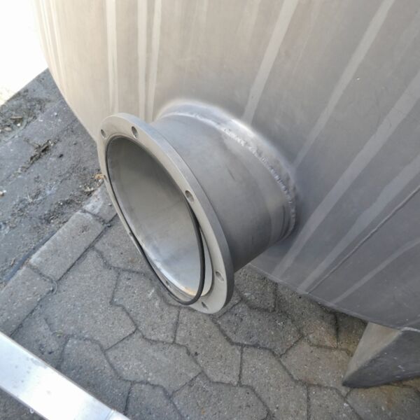 Serbatoio da 6100 litri in acciaio inox 304