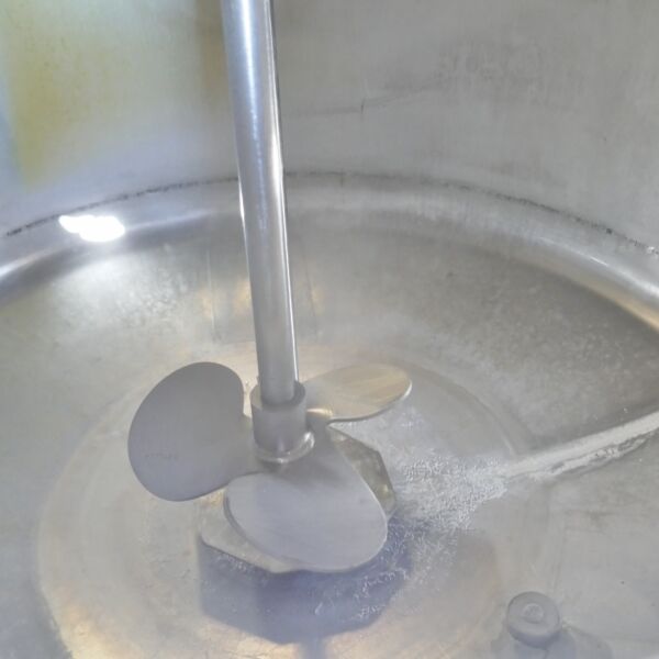 420 Liter agitator tank, Aisi 304 with propeller agitator