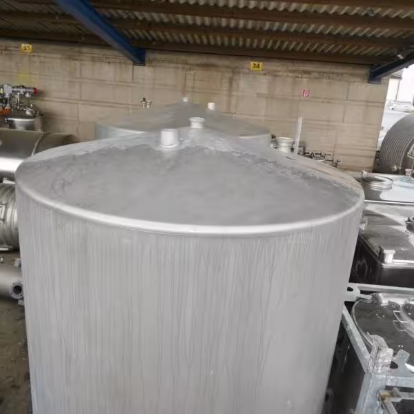 Serbatoio da 6100 litri in acciaio inox 304