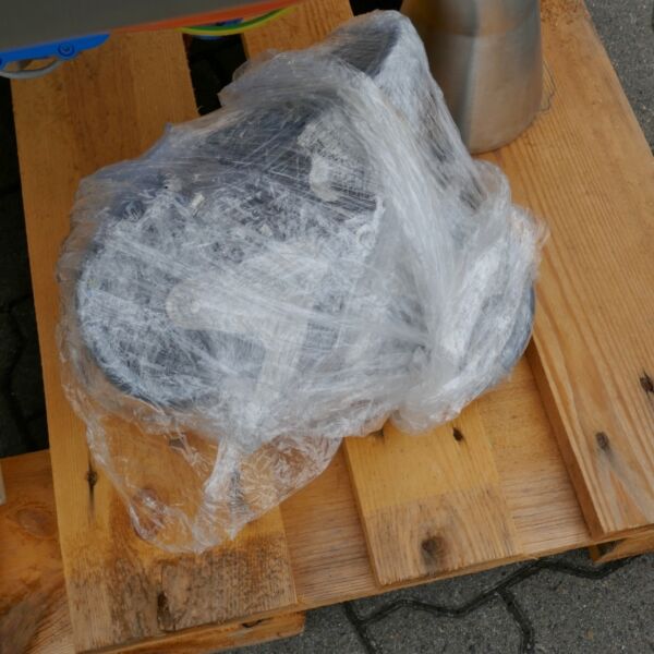 Unused 150 liter mobile heat-/coolable pharma process vessel, Aisi 316 with magnetic agitator