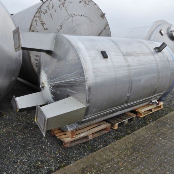 7500 Liter Rührwerksbehälter aus V2A mit Becherrührwerk