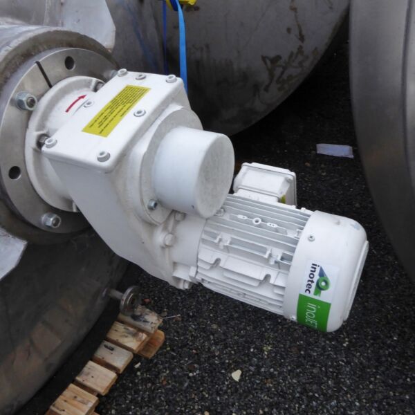 7500 Liter Rührwerksbehälter aus V2A mit Becherrührwerk