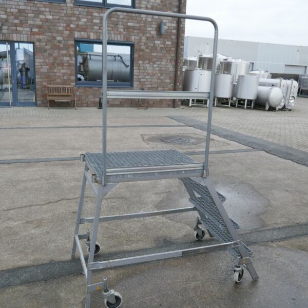 1 mobile steel fixed ladder