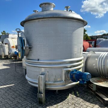 Serbatoio&#x20;a&#x20;pressione&#x20;sottovuoto&#x20;riscaldabile&#x2F;raffreddabile&#x20;da&#x20;6875&#x20;litri&#x20;in&#x20;Aisi316&#x20;con&#x20;agitatore&#x20;a&#x20;elica&#x20;laterale