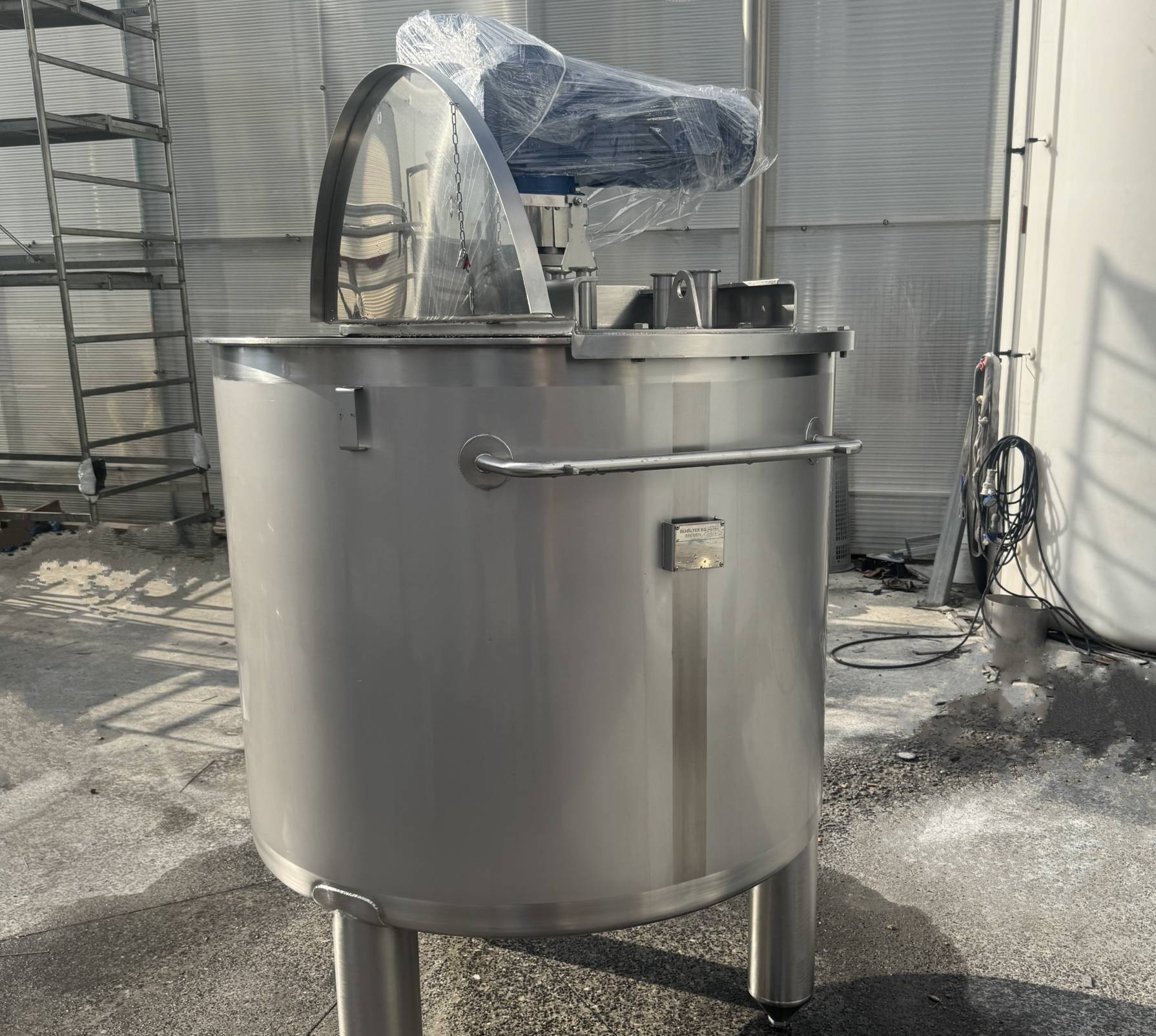1,000-liter mixing tank with anchor agitator and jet mixer for food