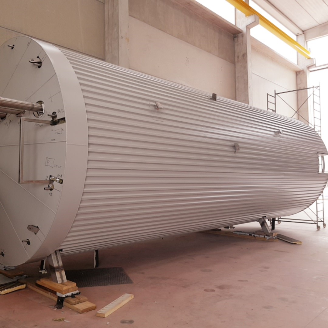 60000 Liter heatable storage tank positioned on a skirt support