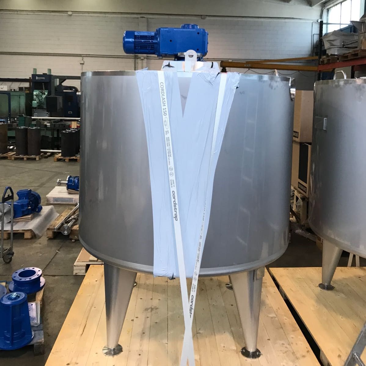 2x 2500 Liter Schmelzbehälter für Schokoladenglasur