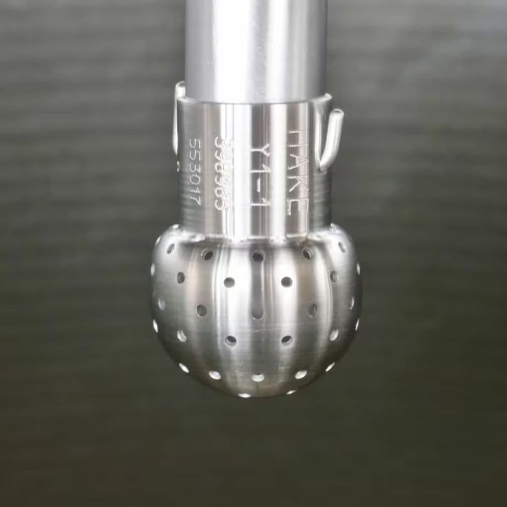 Statische CIP-Sprühkugel aus Edelstahl mit definierten Austrittsbohrungen zur effektiven Innenreinigung von Tanks und Rohrleitungen in industriellen Anlagen – zentrales Element validierter CIP-Reinigungsprozesse