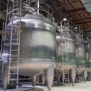 The purchase of a used stainless steel tank saves 5 tons of CO2