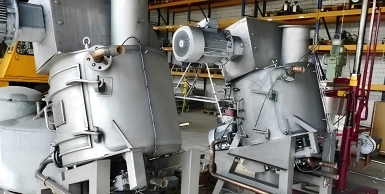 Powder and universal mixers
